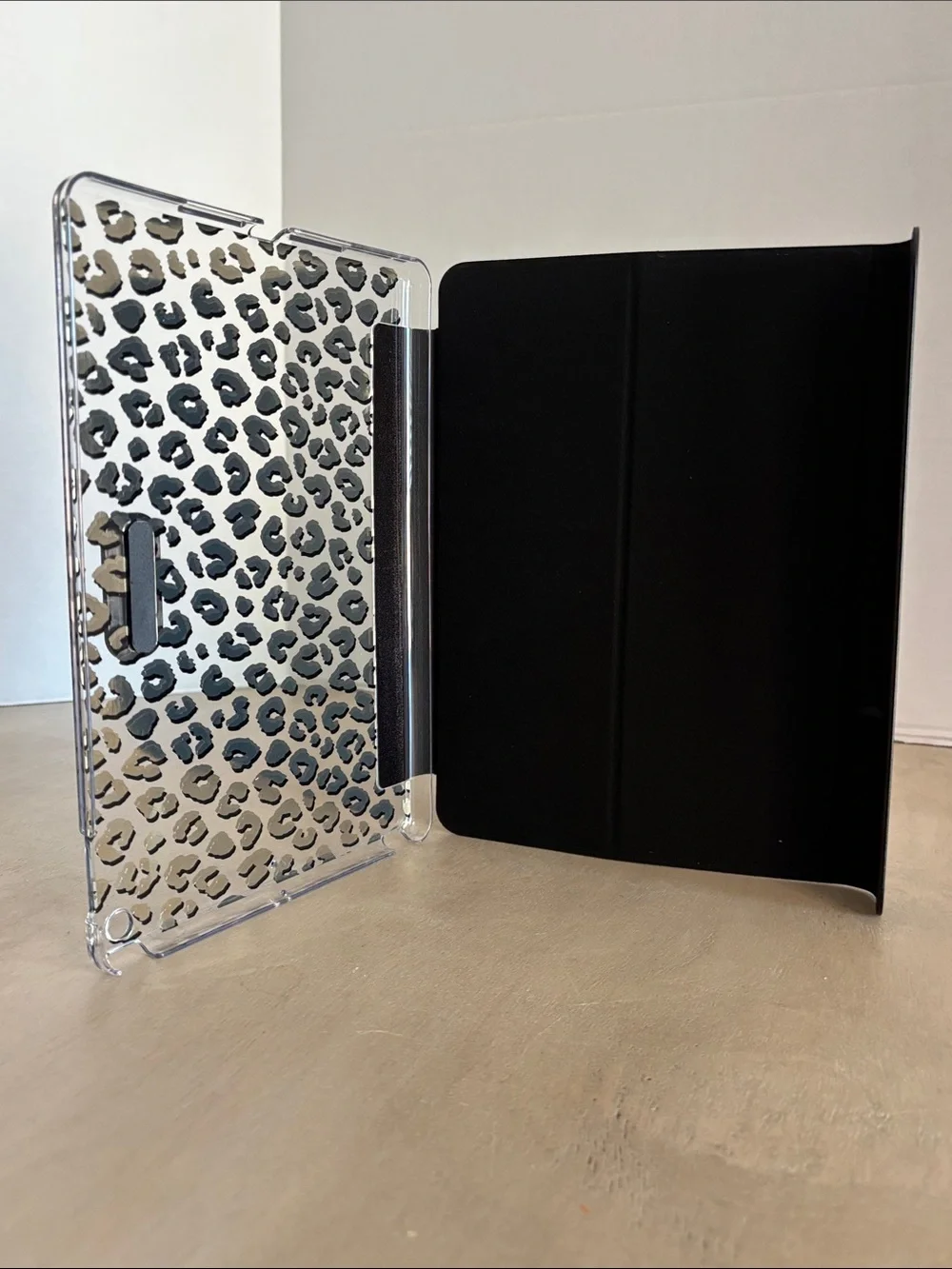 kate spade Leopard Print iPad 10.2 Folio Case - Black & Gold